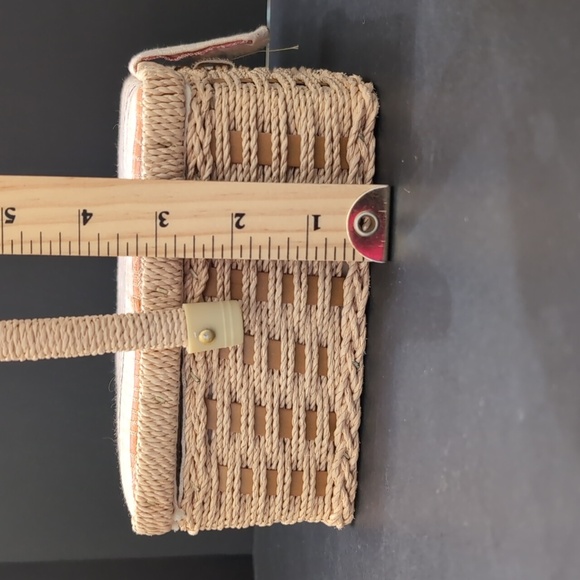 VGT,Dritz Woven/Wicker Small Sewing Basket with Striped Fabric. - Picture 13 of 13
